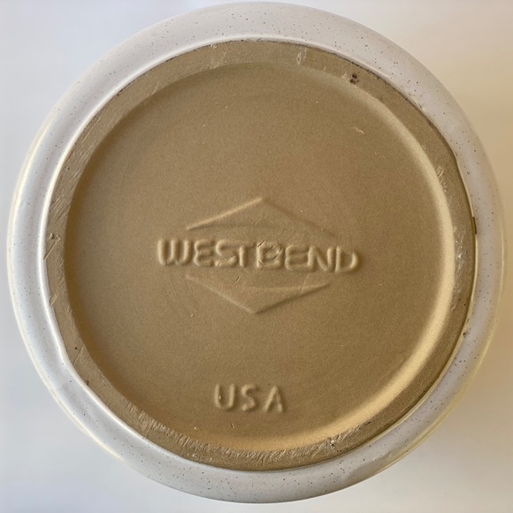 Mid-Century 1960s West Bend Bean Pot With Fork and Measuring Spoon Pattern - Picture 4 of 12